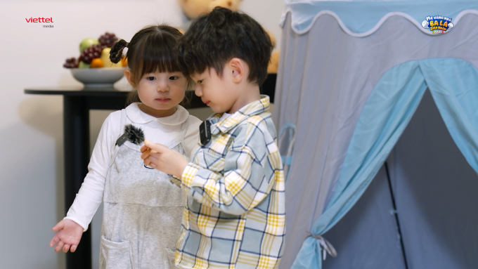Mẹ vắng nhà Ba là siêu nhân: Bé Bún gào khản cả giọng vì tưởng mình thật sự “tàng hình”- Ảnh 1.