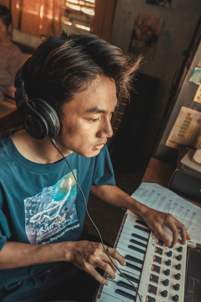 Nam chính sở hữu 1 triệu follower - Đoàn Thế Vinh nén nỗi buồn mất người thân để quay "Lật mặt 8"- Ảnh 3.
