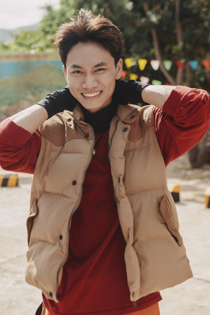 Nam chính sở hữu 1 triệu follower - Đoàn Thế Vinh nén nỗi buồn mất người thân để quay "Lật mặt 8"- Ảnh 4.
