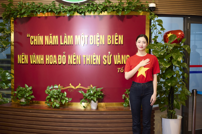 Hoa hậu Lương Thùy Linh hỗ trợ sơn mới 7 ngôi trường xuống cấp, giúp học sinh đến trường ở vùng cao- Ảnh 1.