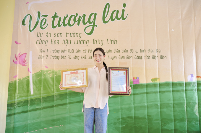 Hoa hậu Lương Thùy Linh hỗ trợ sơn mới 7 ngôi trường xuống cấp, giúp học sinh đến trường ở vùng cao- Ảnh 4.