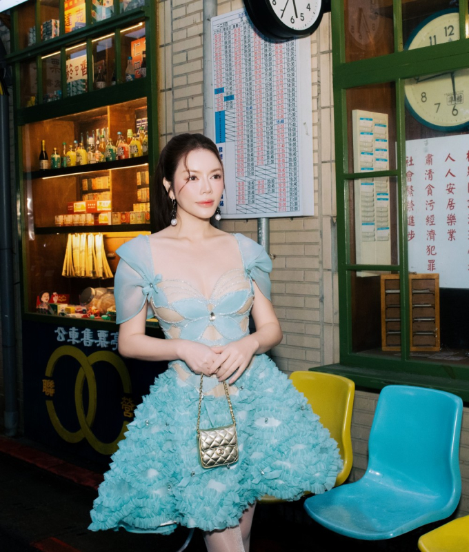 Lý Nhã Kỳ chụp ảnh street style, khoe nhan sắc quyến rũ giữa lòng Đài Bắc- Ảnh 5.