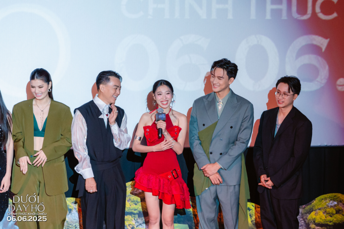 Karen Nguyễn - Thanh Duy bật khóc tại showcase, dàn cast "Dưới đáy hồ" lần đầu lên tiếng về các "bản sao kinh dị"- Ảnh 6.