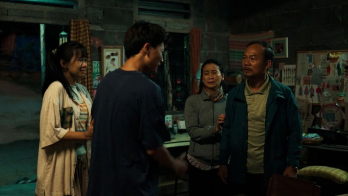 Người mẹ “mù chữ” của "Lật mặt 8": Vì hạnh phúc mà nhẫn nhịn, vì chồng con mà gồng mình mạnh mẽ- Ảnh 7.
