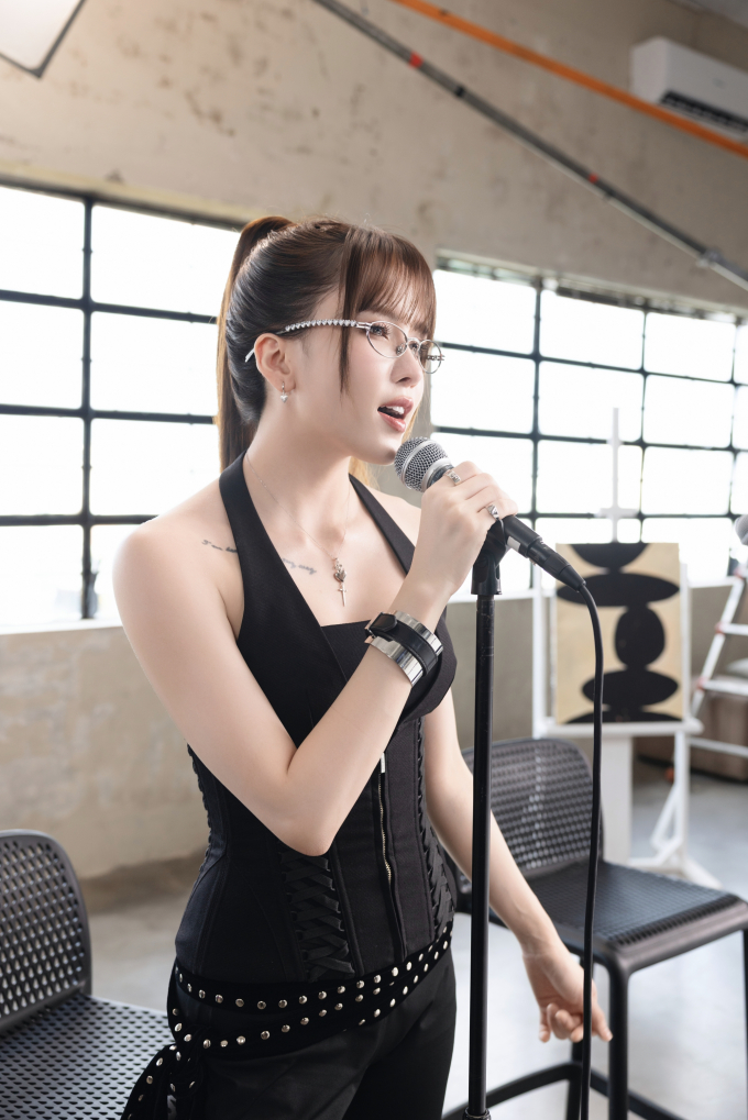 Thiều Bảo Trâm khiến fan “chóng mặt” với các phiên bản "không lời", suy gấp đôi khi song ca cùng Miu Lê- Ảnh 3.