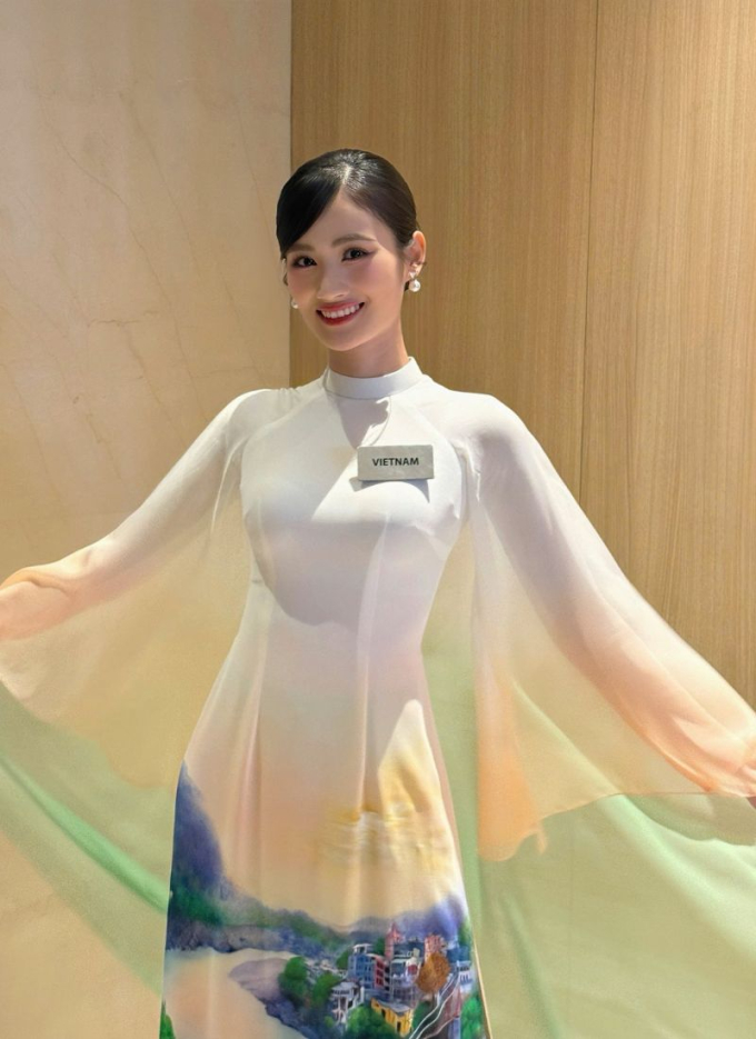 Hoa hậu Ý Nhi hát "Cheri Cheri Lady" khi thi tài năng, hé lộ chiếc áo dài đặc biệt tại "Miss World"- Ảnh 6.