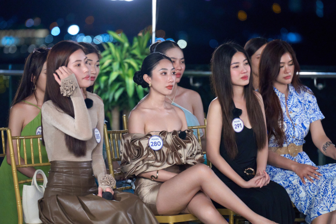 Khánh Vân - Mâu Thủy chấn chỉnh dàn thí sinh Hoa hậu Hoàn vũ Việt Nam 2025: "Đi thi không phải đi chơi"- Ảnh 11.