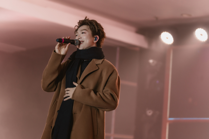 "Anh tài" Tăng Phúc lan tỏa tình yêu áo dài trong fan meeting đầu tiên trong sự nghiệp- Ảnh 1.