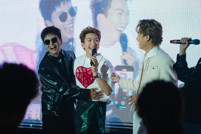 "Anh tài" Tăng Phúc lan tỏa tình yêu áo dài trong fan meeting đầu tiên trong sự nghiệp- Ảnh 3.