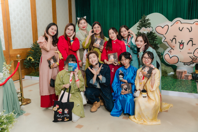 "Anh tài" Tăng Phúc lan tỏa tình yêu áo dài trong fan meeting đầu tiên trong sự nghiệp- Ảnh 7.
