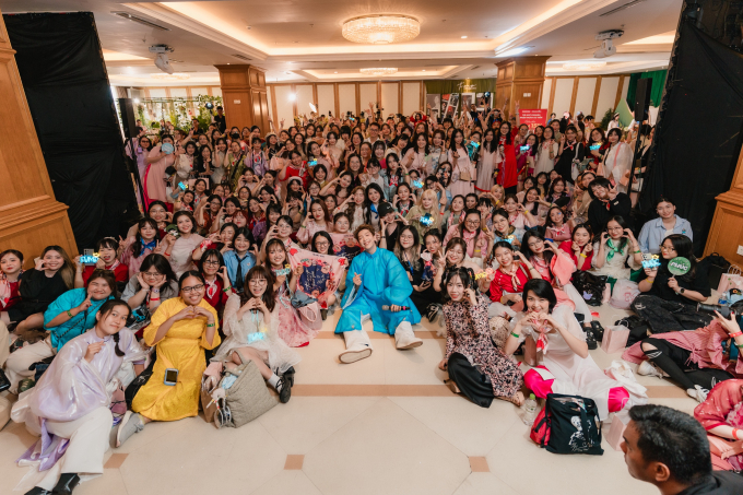 "Anh tài" Tăng Phúc lan tỏa tình yêu áo dài trong fan meeting đầu tiên trong sự nghiệp- Ảnh 6.