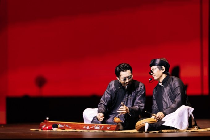 Soobin bất ngờ chơi đàn bầu cùng bố, mang cả làng quê Bắc Bộ lên sân khấu live-concert- Ảnh 2.
