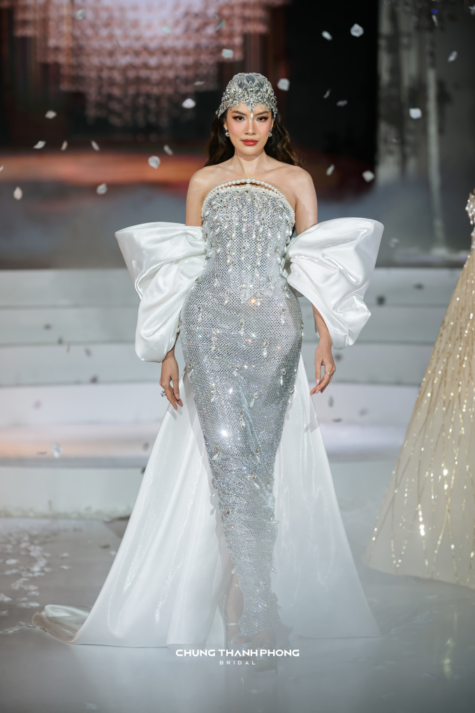 Lê Hoàng Phương "càn quét" 5 show tại Vietnam Couture Fashion Week với vai trò vedette - first face- Ảnh 2.