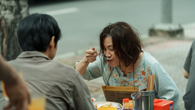 Hồng Đào “hồi xuân” với câu chuyện tình yêu xuyên biên giới cùng Jung Il-woo trong "Mang mẹ đi bỏ"- Ảnh 5.