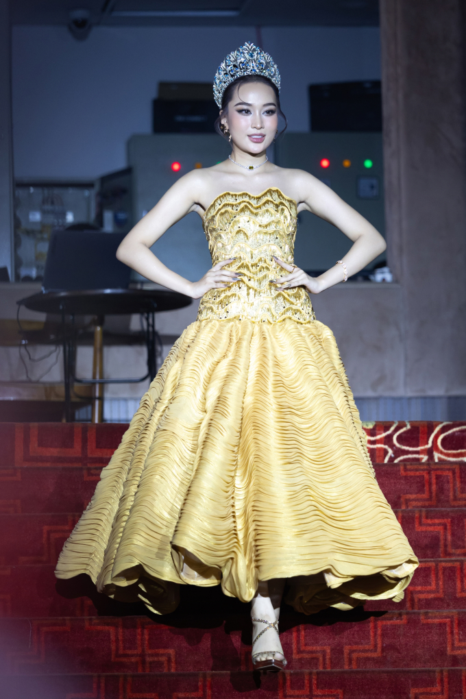 Minh Khắc thay thế Hà Quang Trung tại Mister Supranational, Kỳ Duyên múa "Cô Đôi Thượng Ngàn" thi Miss Supranational- Ảnh 1.