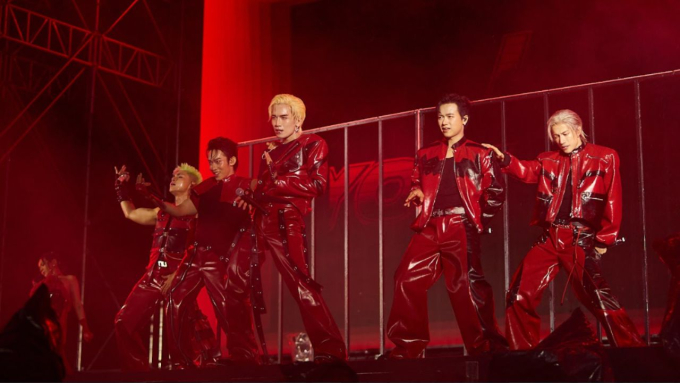 B.O.F cùng khán giả đội mưa, hoàn thành đêm showcase debut ấn tượng- Ảnh 1.