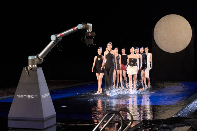Trình diễn giữa đêm mưa lạnh, dàn thí sinh Miss Cosmo Vietnam 2025 vẫn khiến Minh Tú lắc đầu: "Cực kì thất vọng"- Ảnh 8.