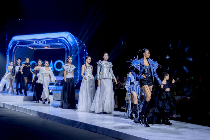 Mâu Thủy lần đầu cùng con trai Mun trình diễn trên sàn runway tại "Cosmo The Show"- Ảnh 6.