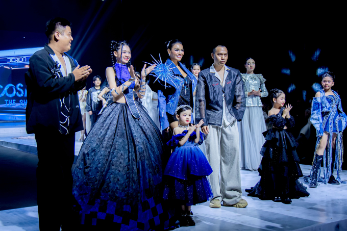 Mâu Thủy lần đầu cùng con trai Mun trình diễn trên sàn runway tại "Cosmo The Show"- Ảnh 7.