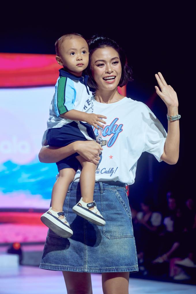 Mâu Thủy lần đầu cùng con trai Mun trình diễn trên sàn runway tại "Cosmo The Show"- Ảnh 3.