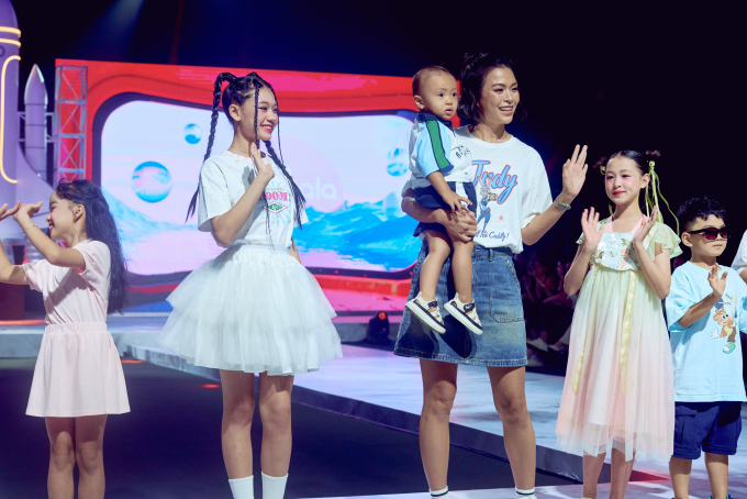 Mâu Thủy lần đầu cùng con trai Mun trình diễn trên sàn runway tại "Cosmo The Show"- Ảnh 2.