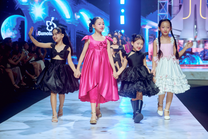 Mâu Thủy lần đầu cùng con trai Mun trình diễn trên sàn runway tại "Cosmo The Show"- Ảnh 4.