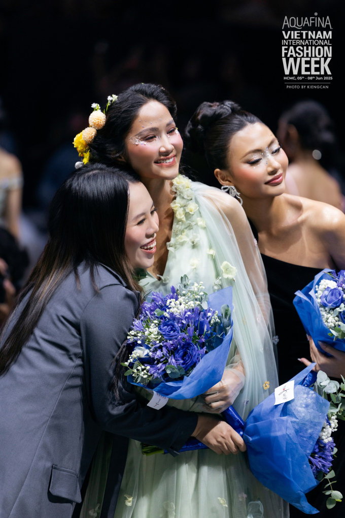 Đêm thứ 2 AVIFW SS 2025: Hương Giang - Lan Khuê trở lại sàn diễn, Bùi Quỳnh Hoa - Tú Anh "phủ sóng"- Ảnh 15.