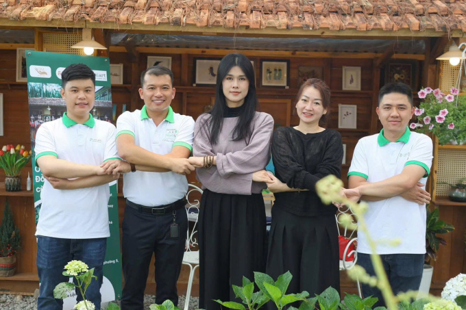Phúc Anh trao tặng áo dài cho các bé gái tài năng, nối dài dự án "54 dân tộc Việt Nam"- Ảnh 9.
