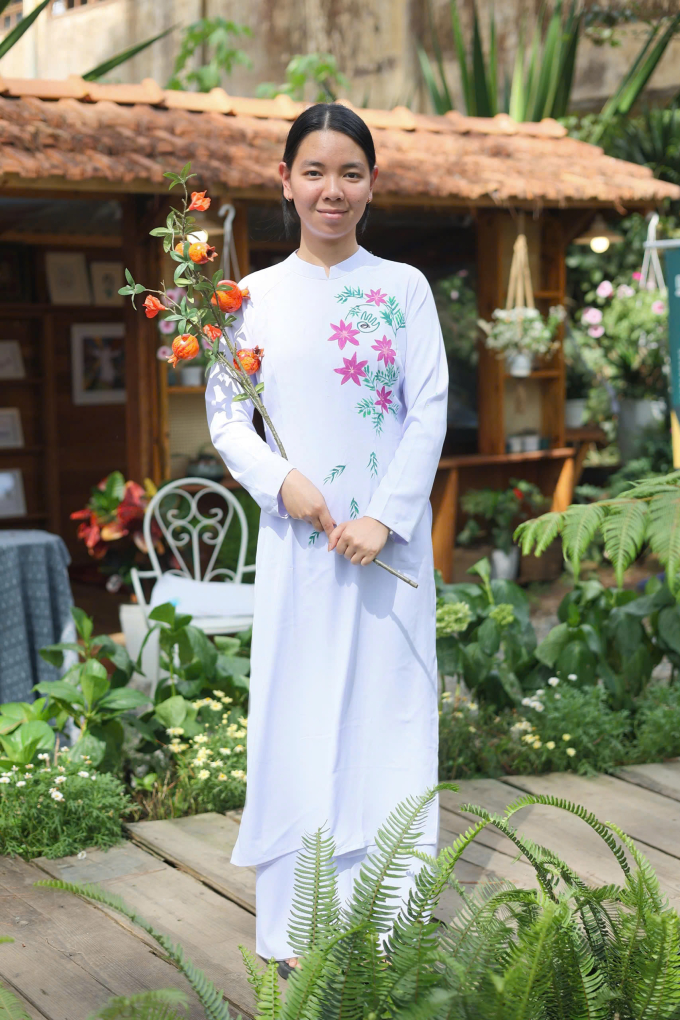 Phúc Anh trao tặng áo dài cho các bé gái tài năng, nối dài dự án "54 dân tộc Việt Nam"- Ảnh 4.