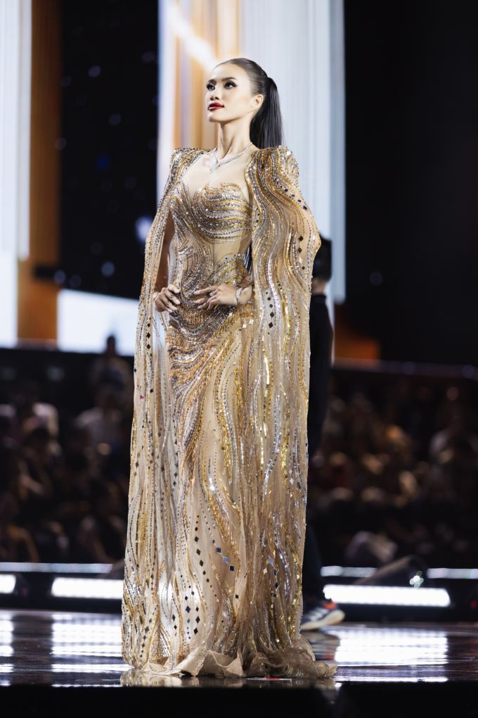 Miss Cosmo Vietnam 2025: Top 43 trình diễn đầy quyến rũ, tỏa sáng với loạt thiết kế váy dạ hội đẹp mắt- Ảnh 8.