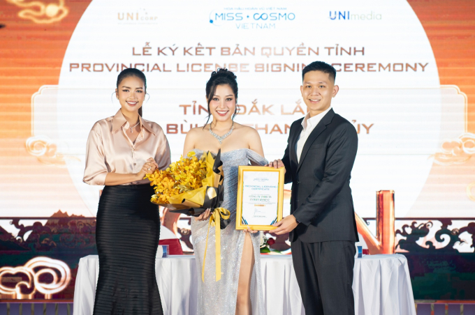 Thủy Bùi trình diễn ấn tượng tại Miss Cosmo Vietnam 2025, nhận chức "Giám đốc Bản quyền Đắk Lắk"- Ảnh 2.
