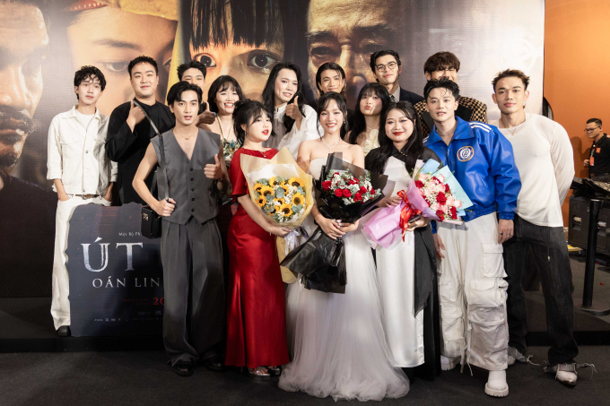 Ra mắt "Út Lan: Oán linh giữ của": Dàn sao Việt đình đám hội tụ, Bùi Lan Hương "gây sốt" khi hát nhạc phim- Ảnh 8.