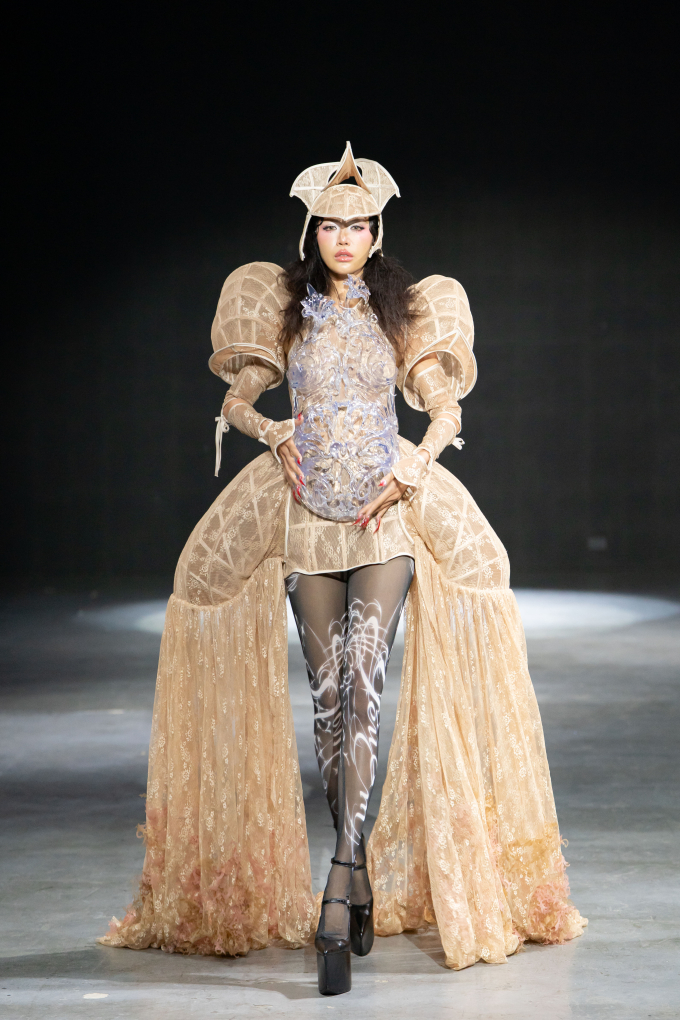 DEPA Fashion Show 2025: Minh Tú mở màn với hình tượng người mẹ, 5 nhà thiết kế trẻ debut cực chất- Ảnh 4.