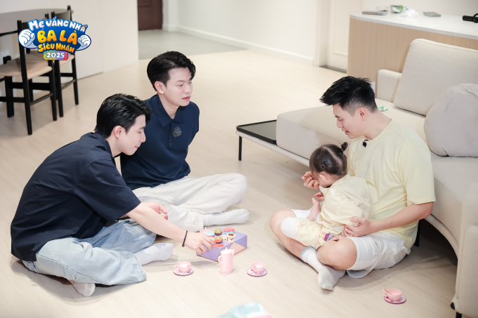 Chuyến đi chơi bất ổn của “mẹ" Ninh Anh Bùi với bé Pam: Cãi nhau ỏm tỏi, giao kèo đến năm 18 tuổi được lập!- Ảnh 2.