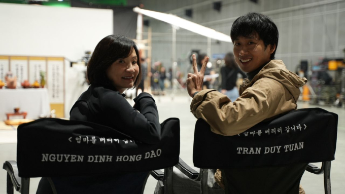 Tuấn Trần “bắn” tiếng Hàn như người bản xứ, Hồng Đào “bội thực” mì tương đen trên phim trường Hàn Quốc- Ảnh 5.