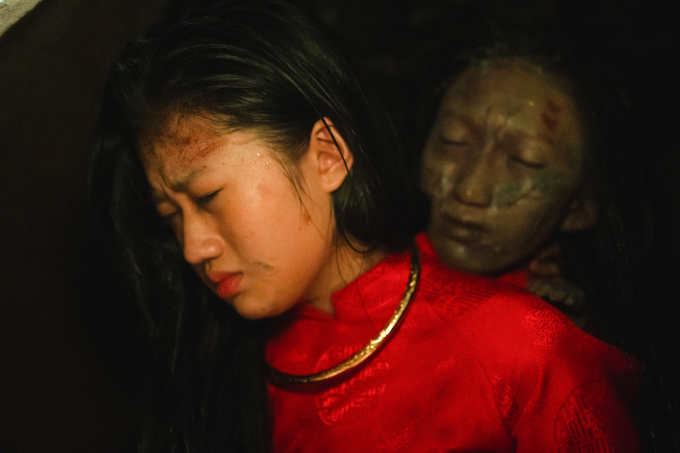 Chị em Mai Mỹ Ngân - Mai Cát Vi trầy trật hóa ma nữ hai đầu trong "Út Lan: Oán linh giữ của"- Ảnh 3.