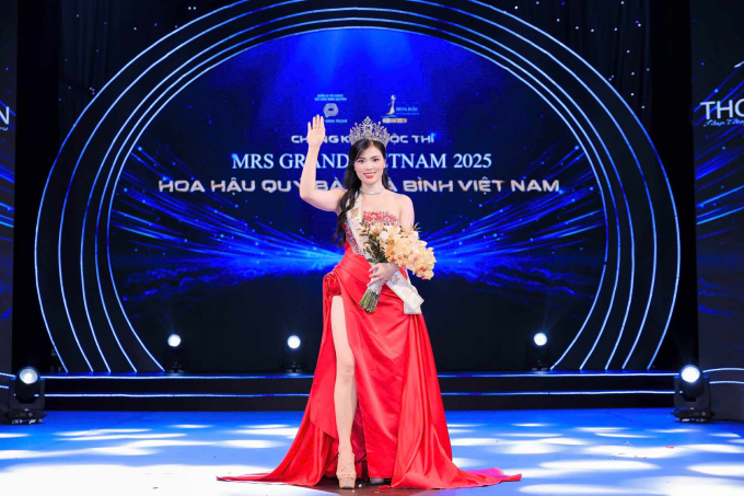 Nữ cán bộ ngành khoa học Nguyễn Thị Thưa đăng quang Mrs Grand Vietnam 2025- Ảnh 3.