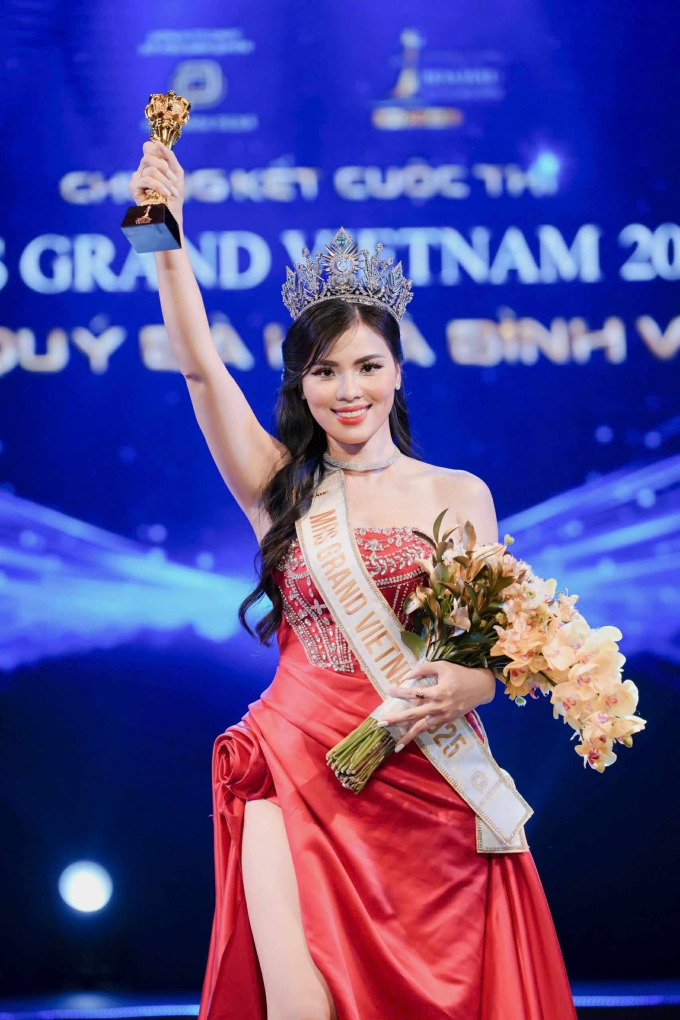 Nữ cán bộ ngành khoa học Nguyễn Thị Thưa đăng quang Mrs Grand Vietnam 2025- Ảnh 2.