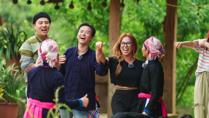 "Gia đình Haha" hội ngộ "chị đẹp" Minh Tuyết, lắng đọng về câu chuyện cơn bão số 3- Ảnh 10.