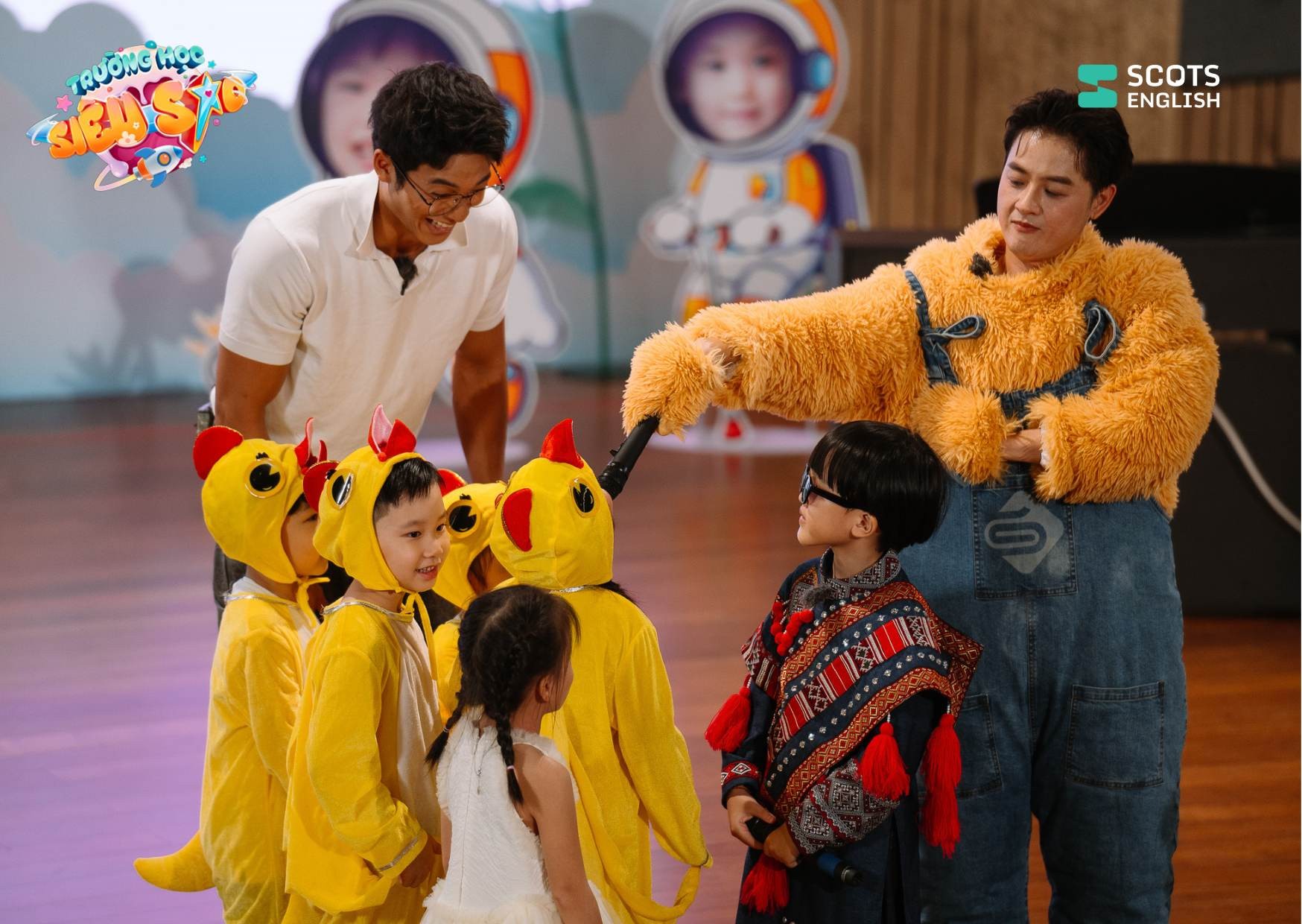 Trường Học Si&ecirc;u Sao Tập 9: Tiết mục văn nghệ đặc biệt của Khắc Việt c&ugrave;ng hội phụ huynh - Ảnh 2.