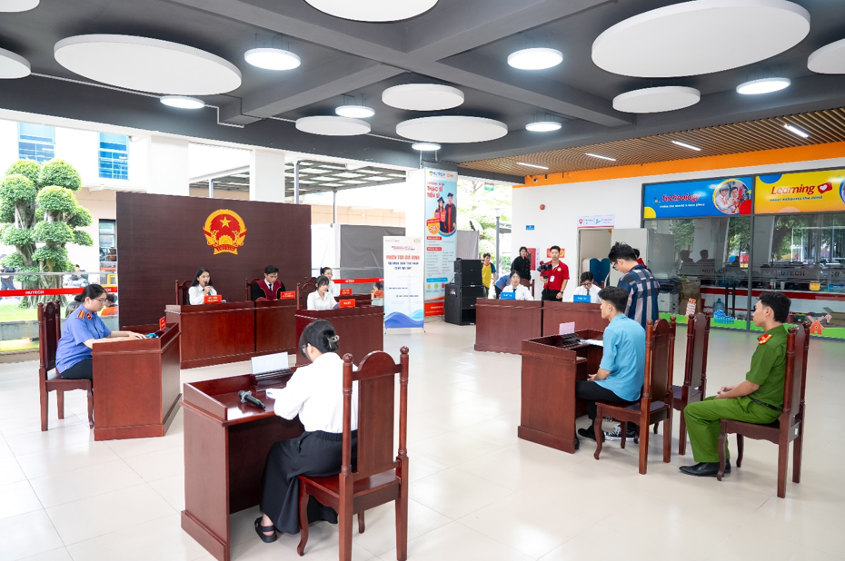 Luật kinh tế l&ecirc;n ng&ocirc;i khi doanh nghiệp cần nh&acirc;n lực am hiểu ph&aacute;p l&yacute;- Ảnh 2.