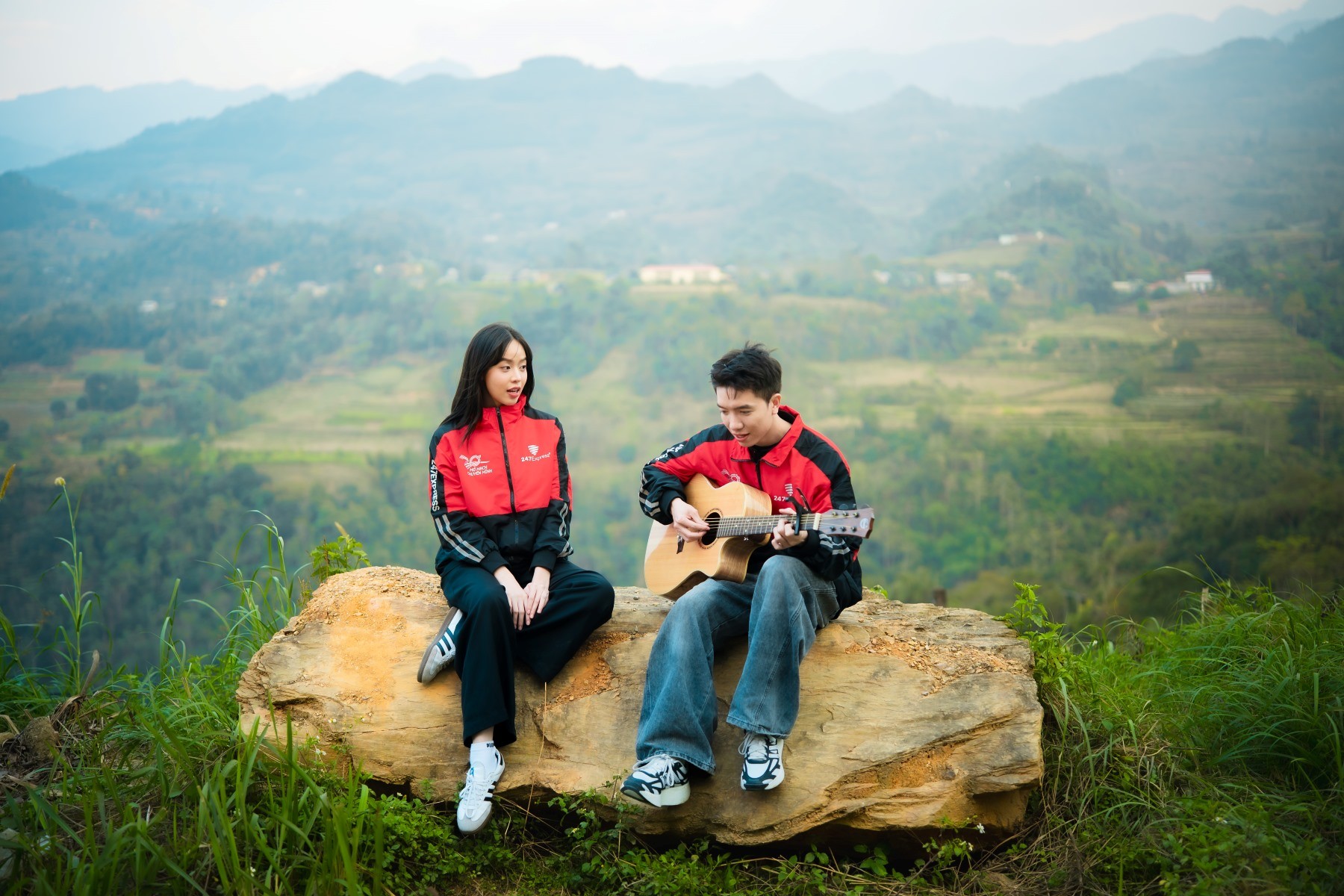 Thanh Thuỷ khoe giọng h&aacute;t theo c&aacute;ch kh&ocirc;ng ai ngờ - Ảnh 1.