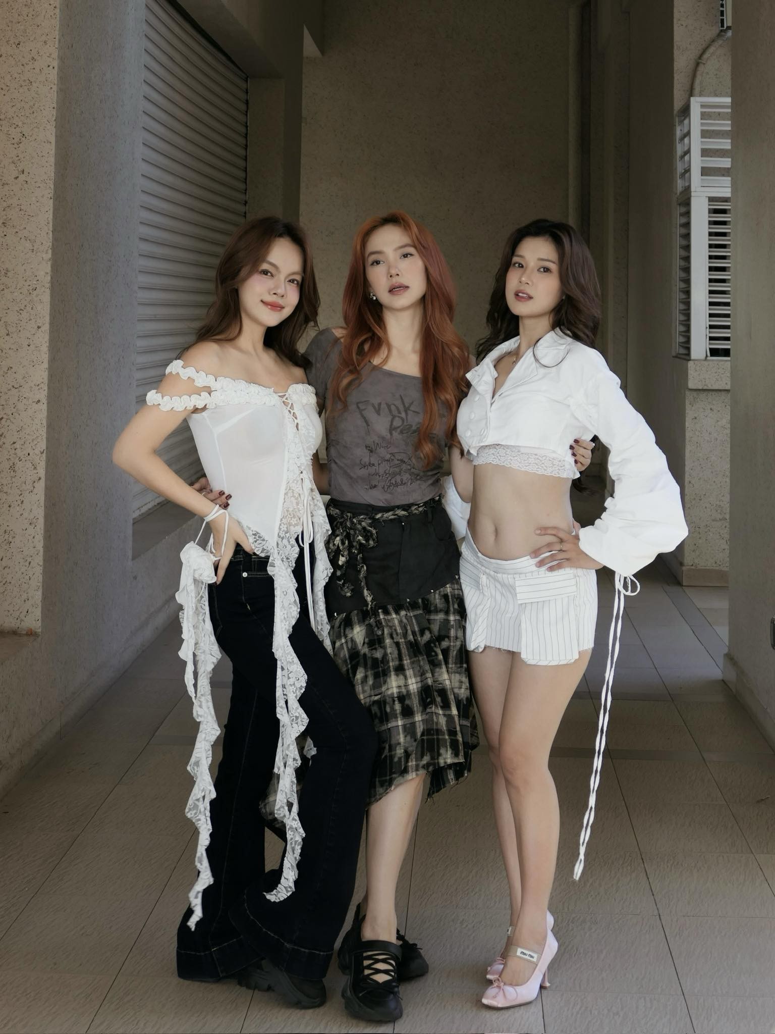 'Vườn hồng' rực rỡ của Minh Hằng ng&agrave;y 8/3: To&agrave;n chị đẹp nhan sắc - Ảnh 4.