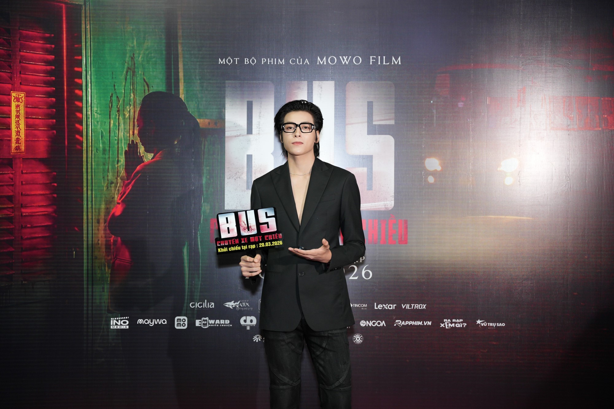 V&acirc;n Trang trở lại sau 10 năm, &Aacute; hậu Minh Ki&ecirc;n bật kh&oacute;c ng&agrave;y ra mắt phim đầu ti&ecirc;n - Ảnh 5.