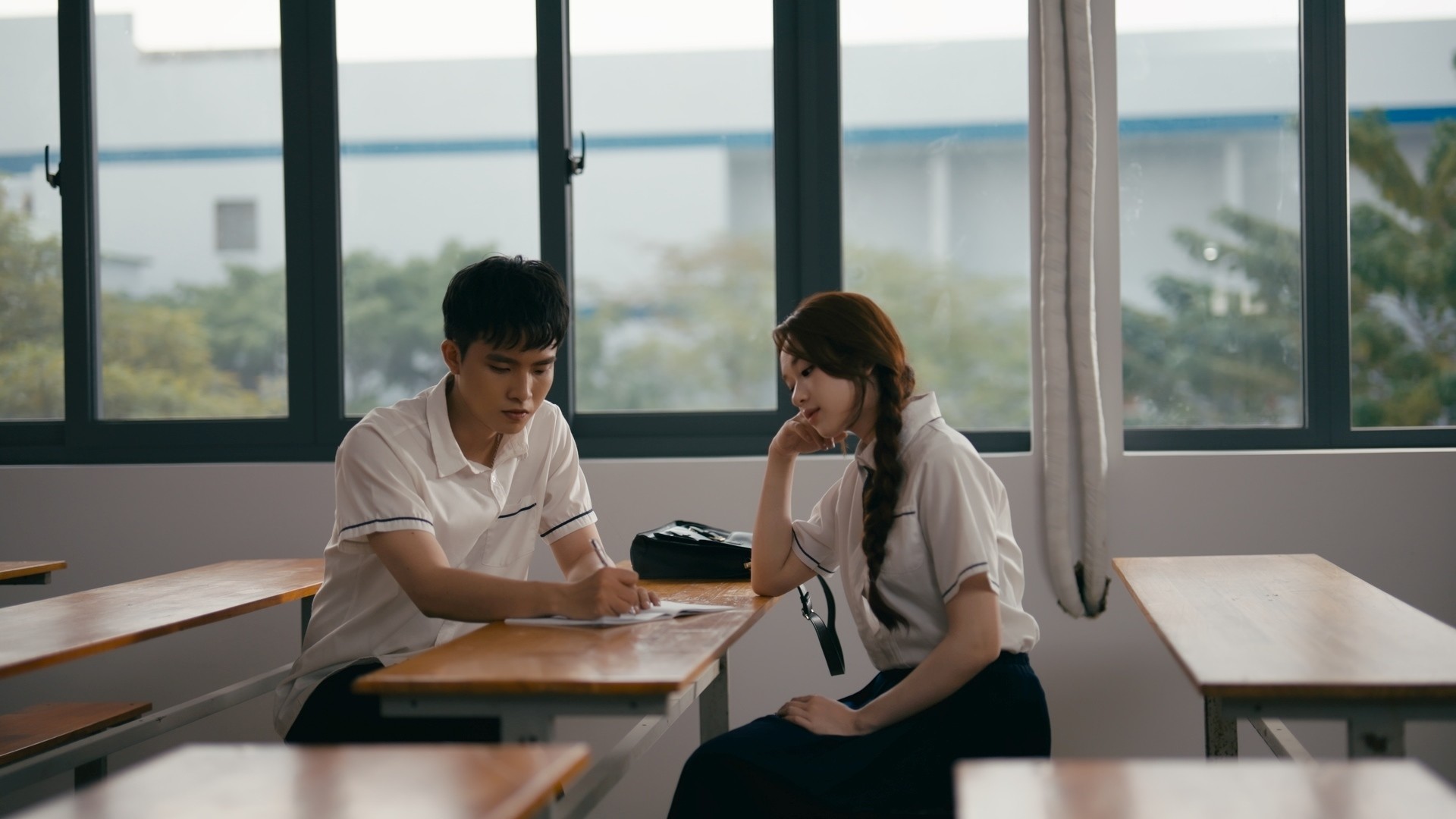 A.C Xu&acirc;n T&agrave;i kể chuyện y&ecirc;u thầm, hot girl T&acirc;y Bắc Thảo Trang h&oacute;a 'bạch nguyệt quang' - Ảnh 1.