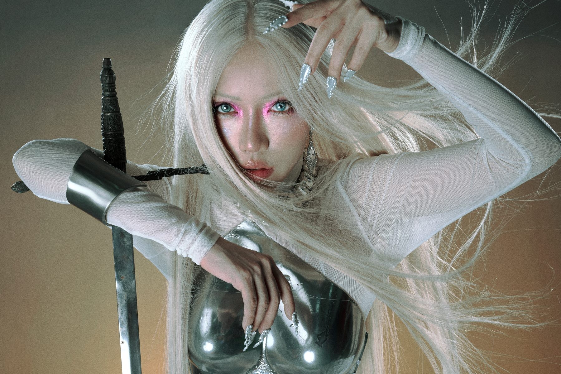 Giả Vờ: mảnh ghép mở đầu thế giới 'Giữa một vạn người' - Ảnh 1.