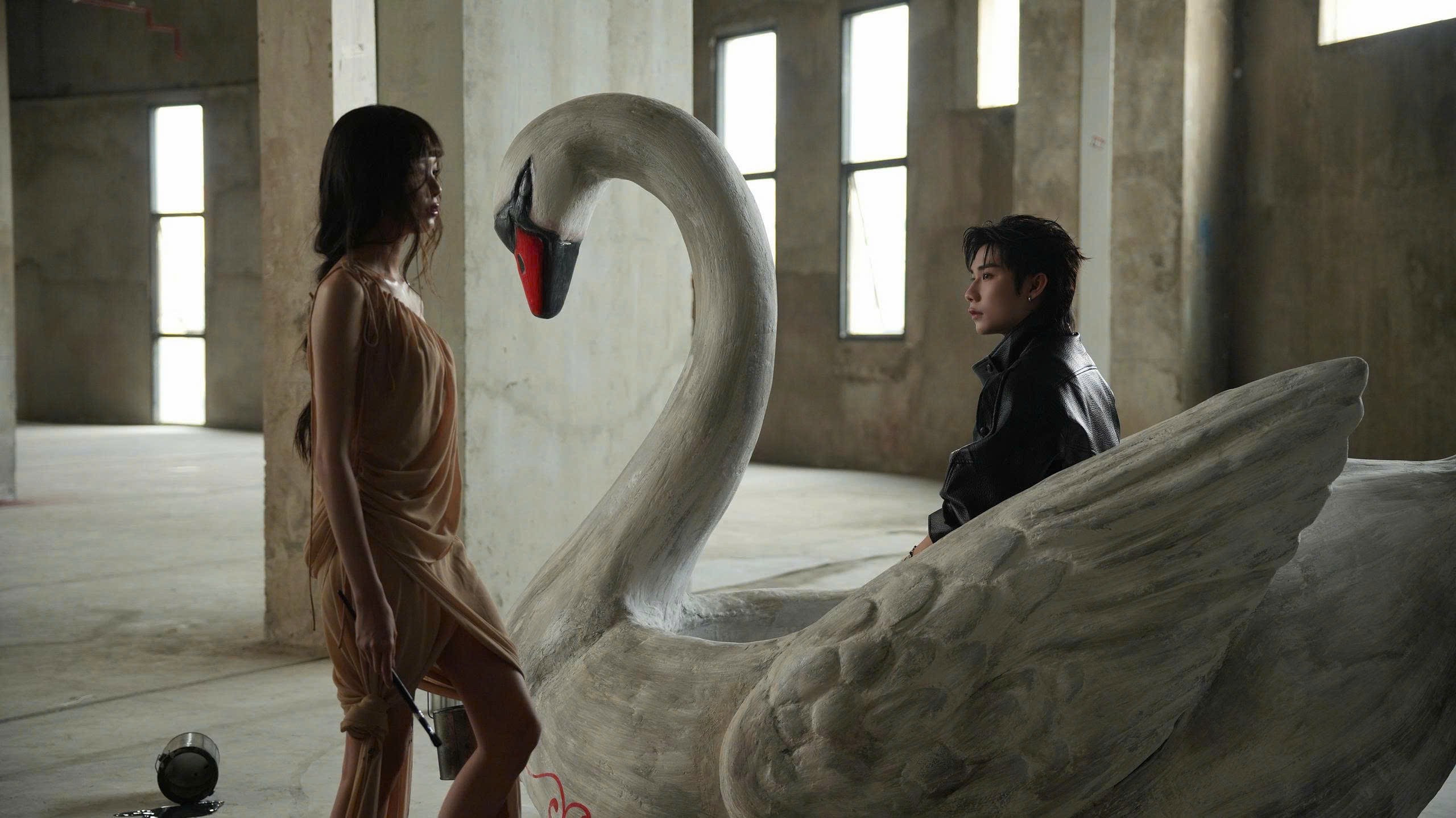 'C&oacute; lẽ' - H&agrave;nh tr&igrave;nh đối thoại nội t&acirc;m v&agrave; c&uacute; chuyển m&igrave;nh của SWAN - Ảnh 3.