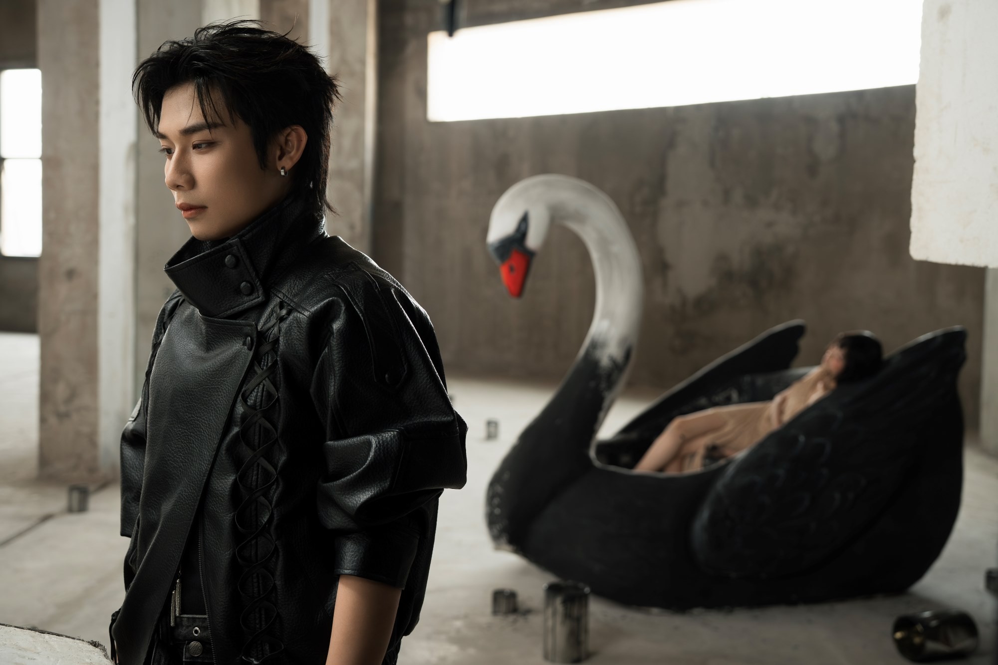 'C&oacute; lẽ' - H&agrave;nh tr&igrave;nh đối thoại nội t&acirc;m v&agrave; c&uacute; chuyển m&igrave;nh của SWAN - Ảnh 1.