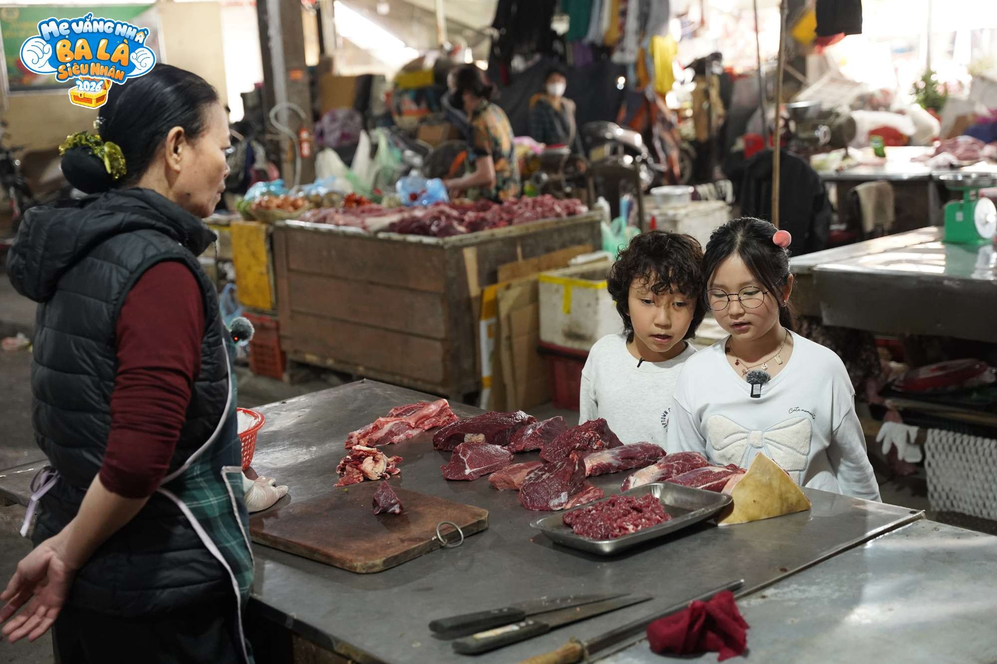 Tập 1 'Mẹ Vắng Nh&agrave; Ba L&agrave; Si&ecirc;u Nh&acirc;n 2026': Tuấn Hưng lần đầu ph&aacute; bỏ nguy&ecirc;n tắc 'giấu con', ba bố con Đăng Kh&ocirc;i đại n&aacute;o khi vắng b&oacute;ng vợ - Ảnh 3.
