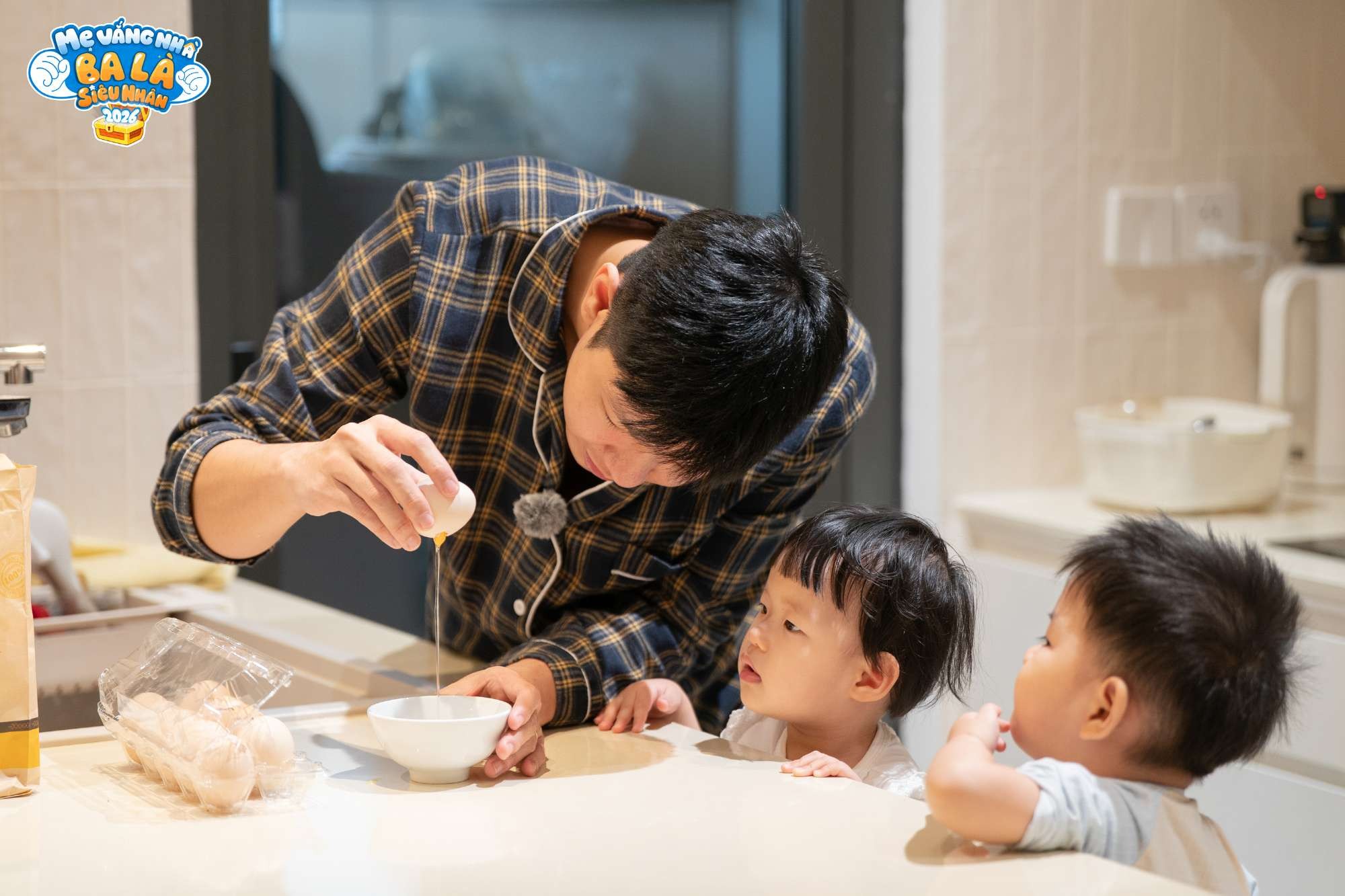 Tập 1 'Mẹ Vắng Nh&agrave; Ba L&agrave; Si&ecirc;u Nh&acirc;n 2026': Gia Đ&igrave;nh Truyền H&igrave;nh t&acirc;m đầu &yacute; hợp, mom Dương trổ t&agrave;i nội trợ - Ảnh 2.